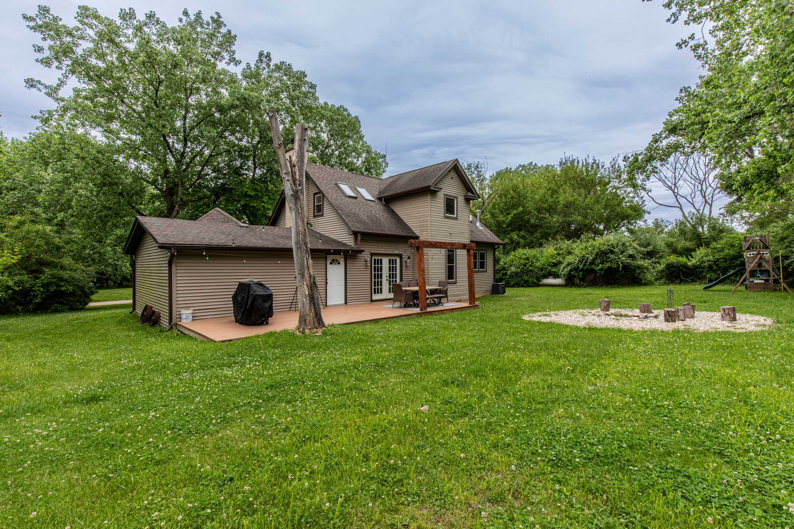 8 Birch Drive, Putnam, IL 61560