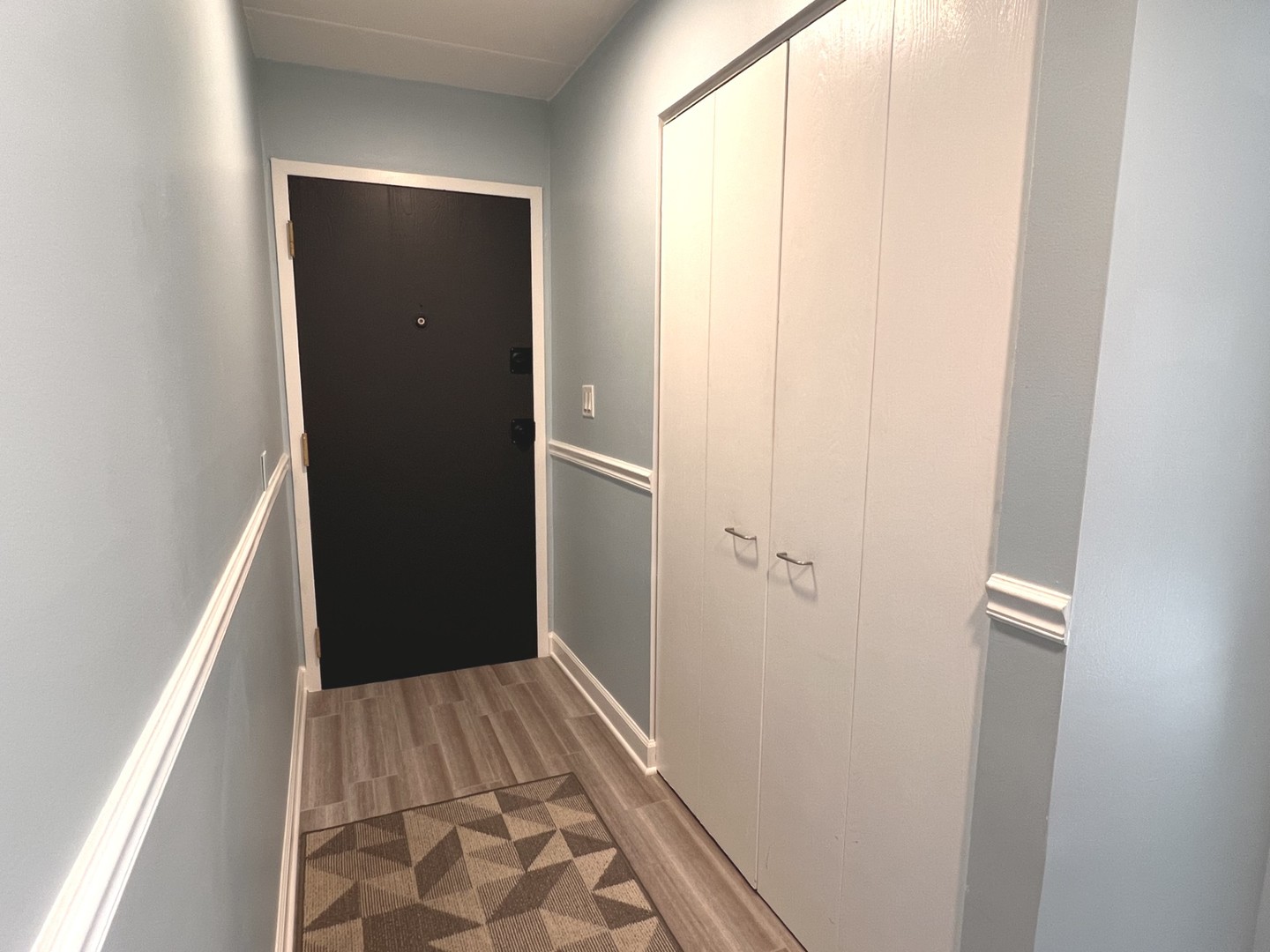 210 E Fountainview Lane #1A, Lombard, IL 60148