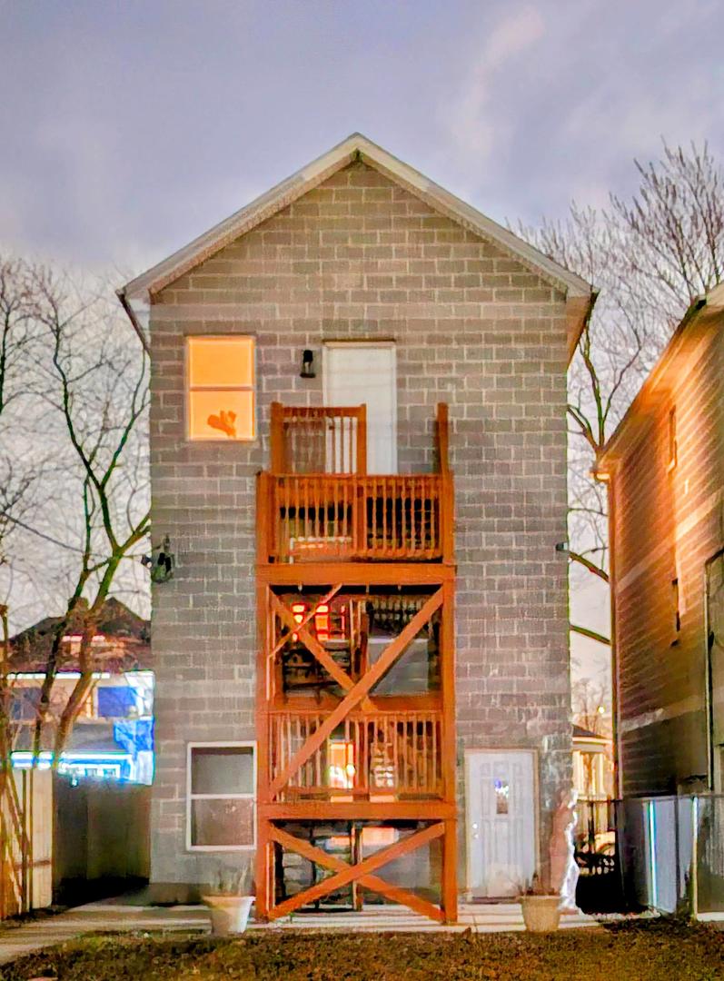 304 N Parkside Avenue, Chicago, IL 60644