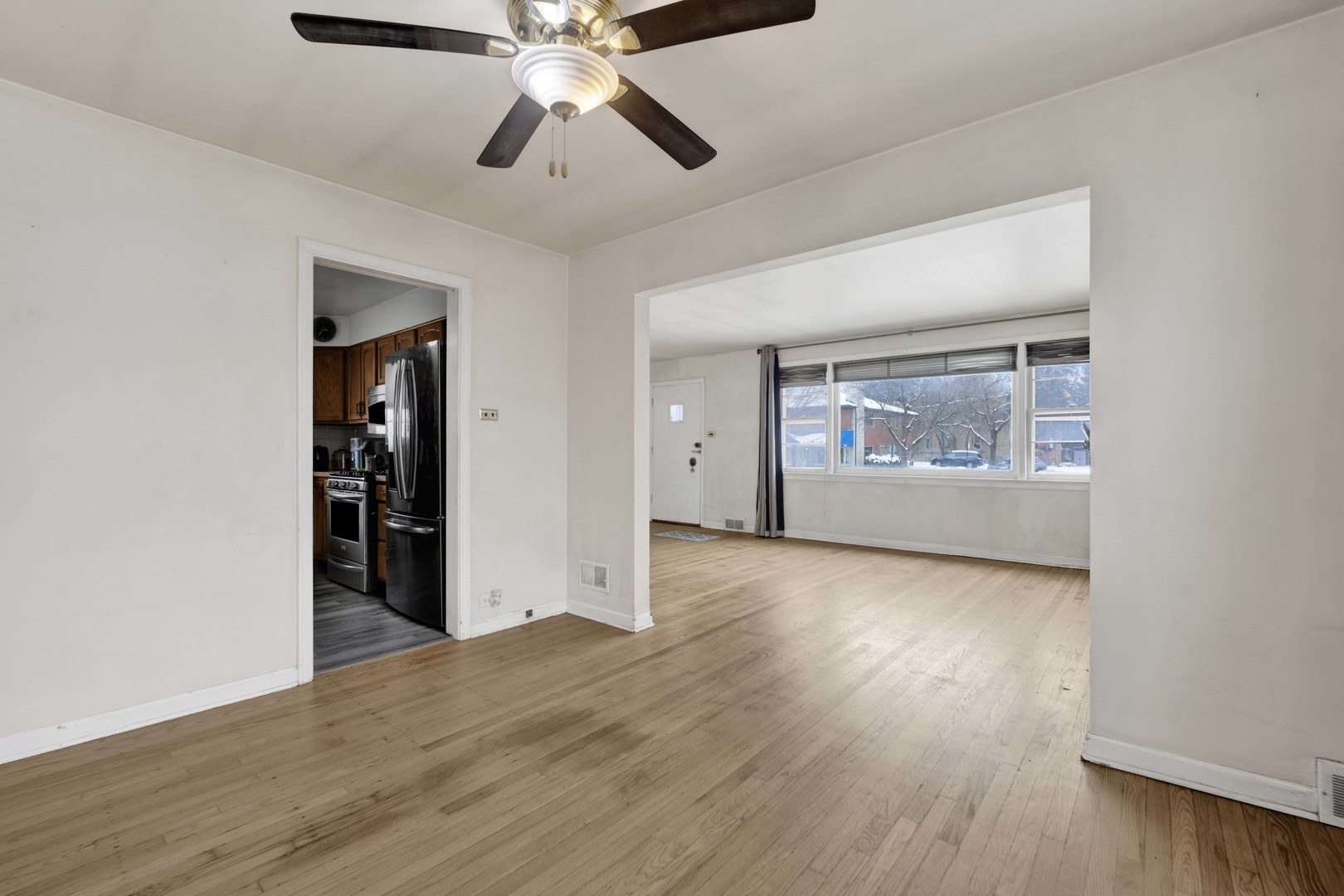 5265 W Devon Avenue, Chicago, IL 60646