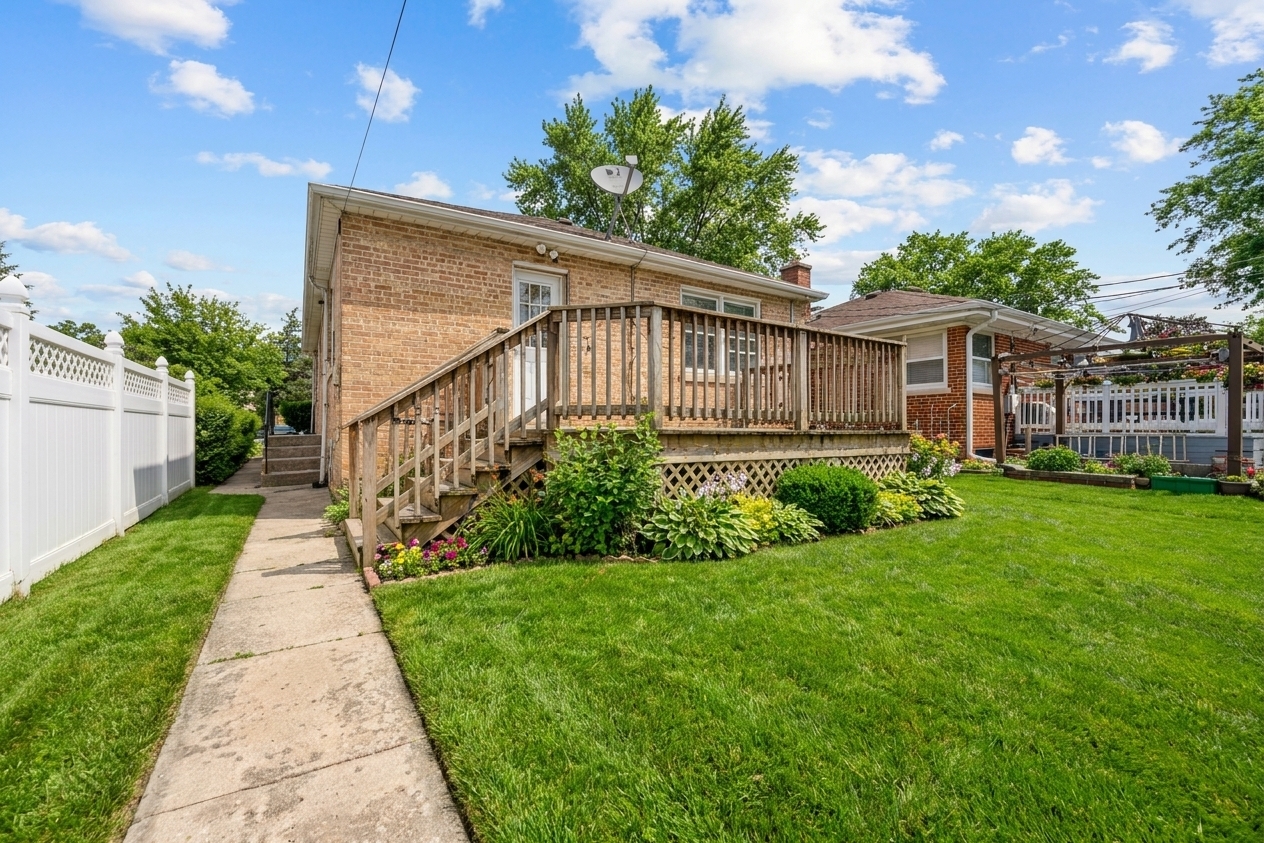 5265 W Devon Avenue, Chicago, IL 60646