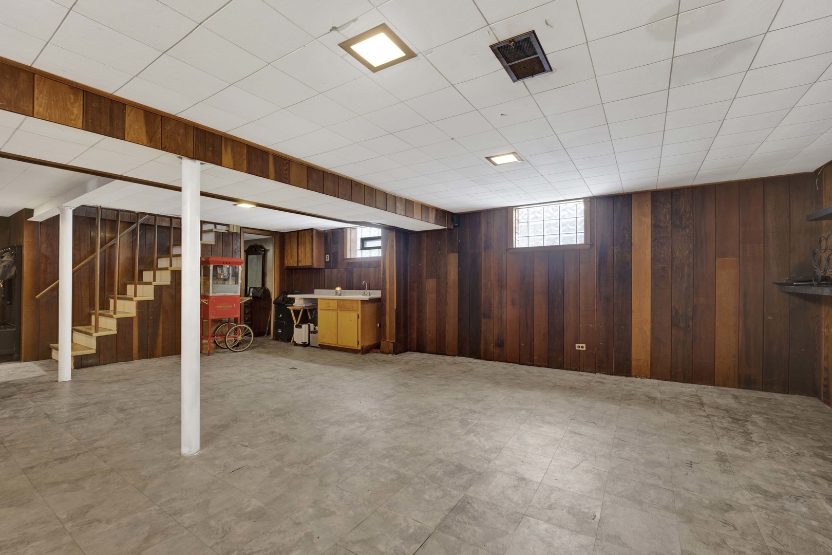 5265 W Devon Avenue, Chicago, IL 60646