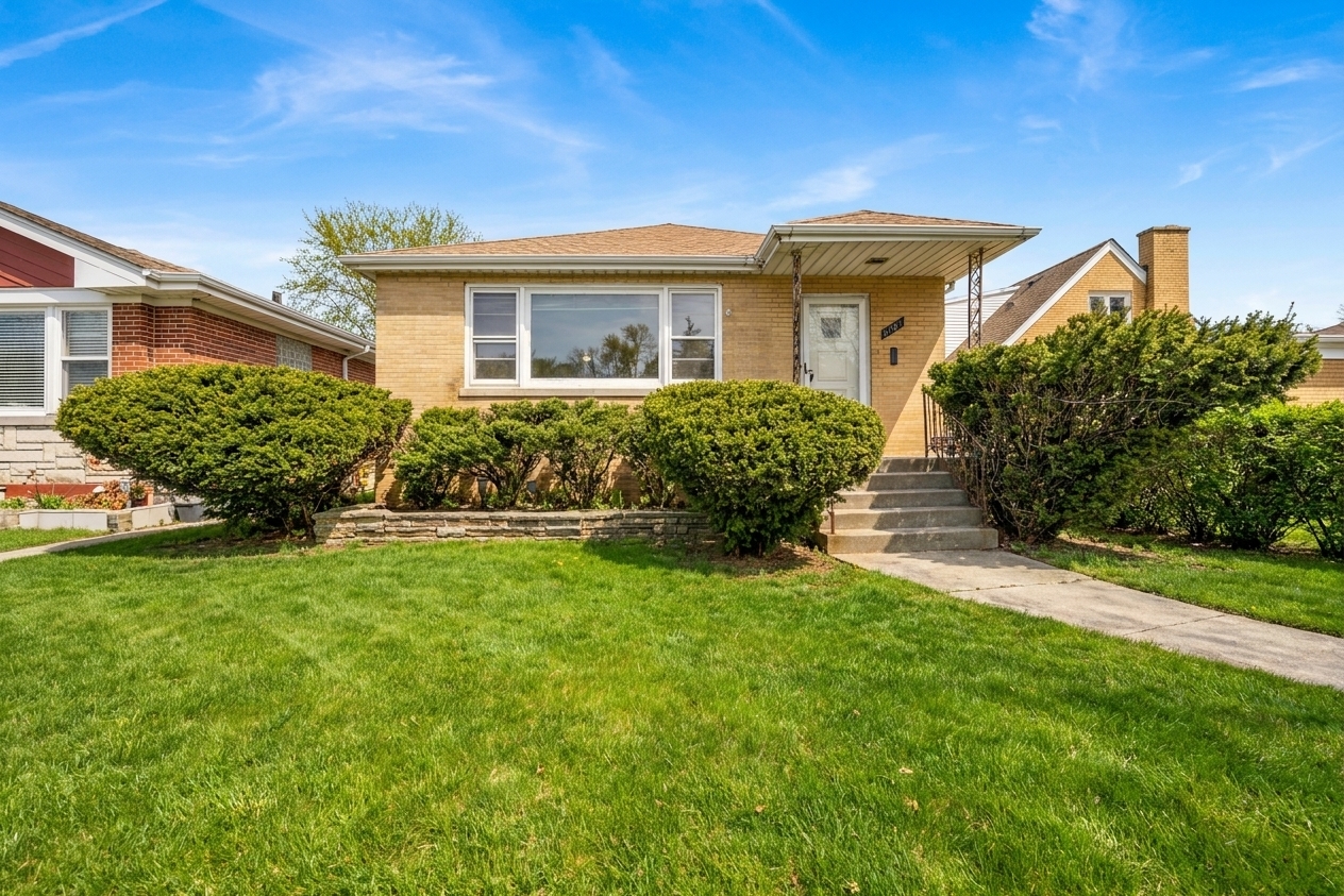 5265 W Devon Avenue, Chicago, IL 60646