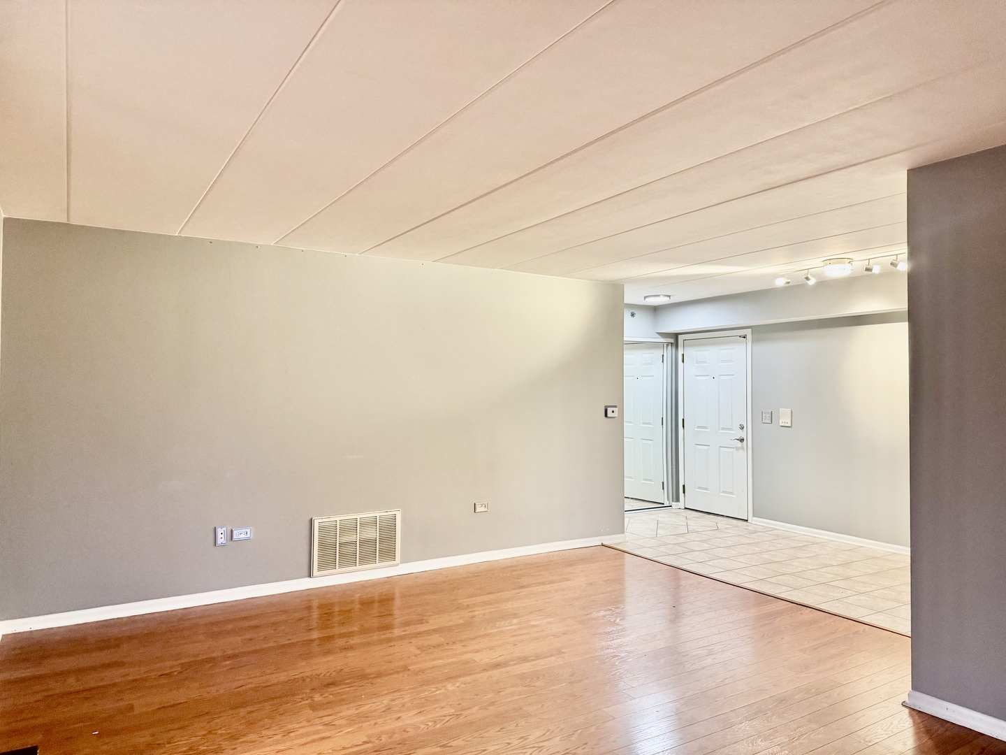 6950 Heritage Circle #1A, Orland Park, IL 60462