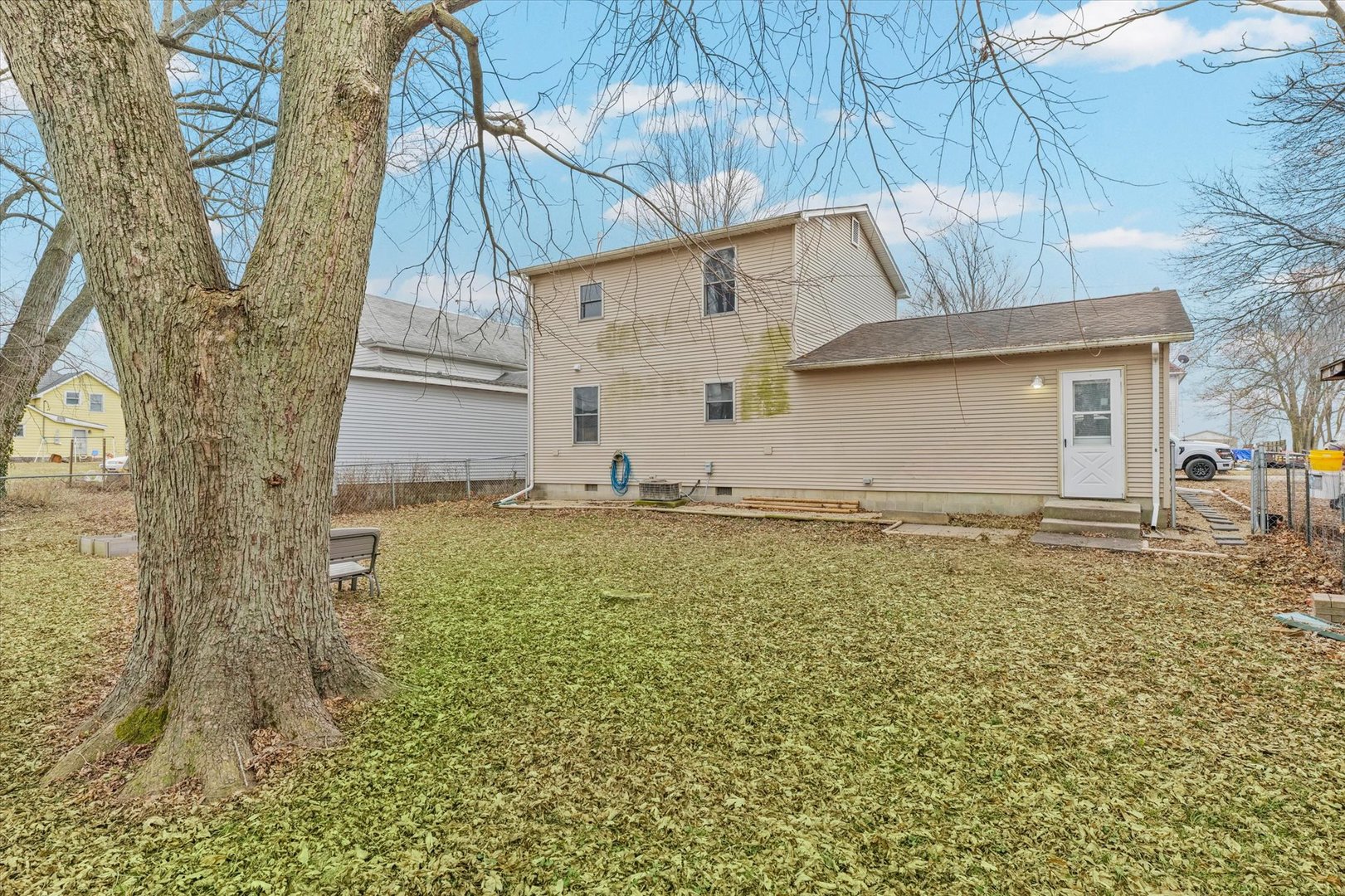 108 W Maple Street, Roberts, IL 60962