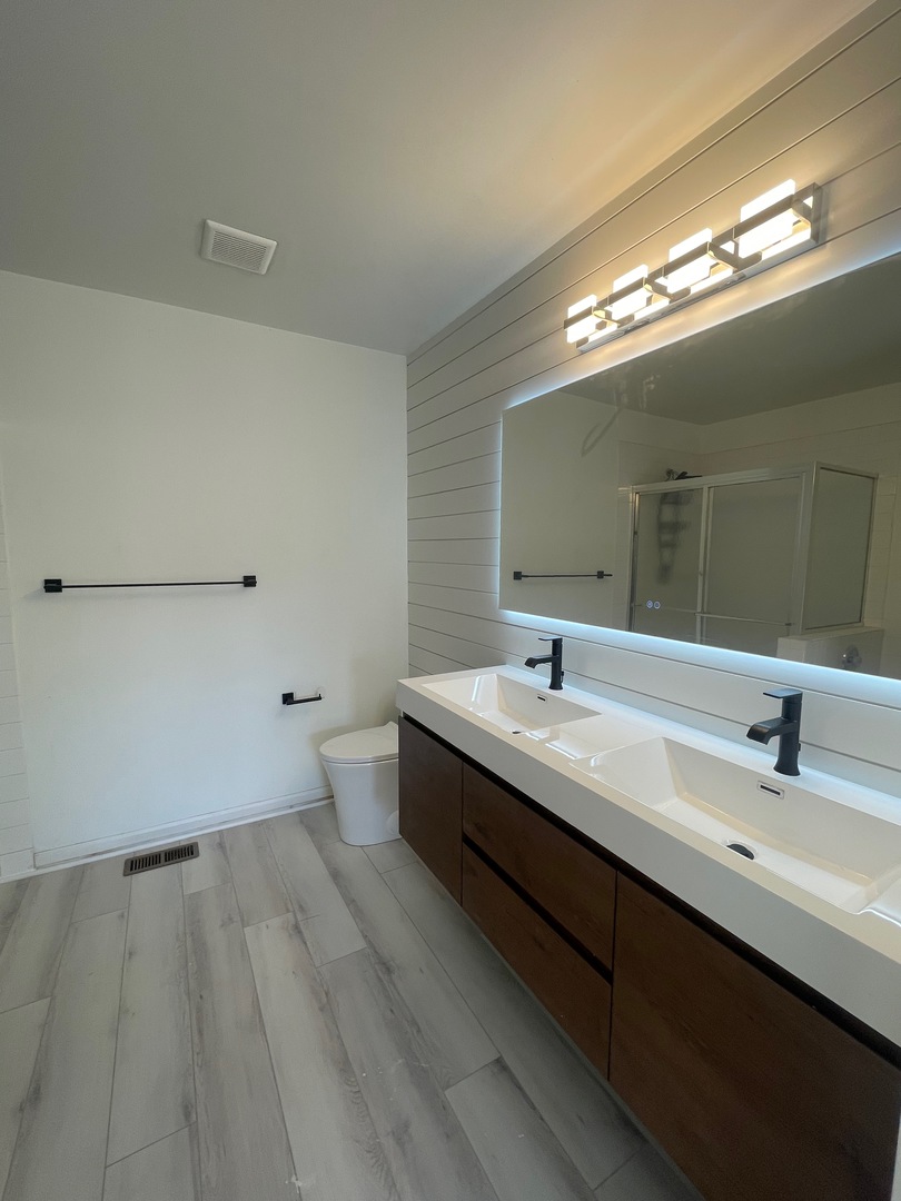 Naperville, IL 60563