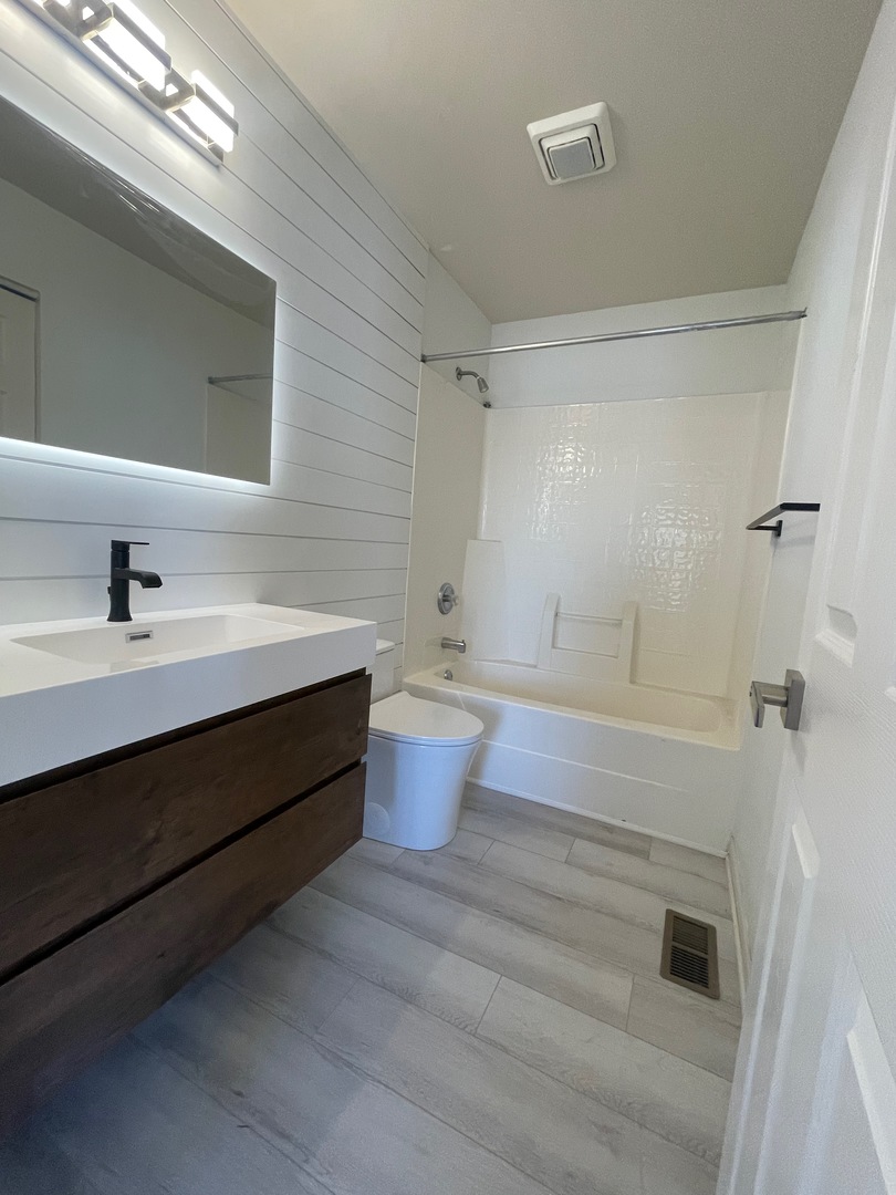 Naperville, IL 60563