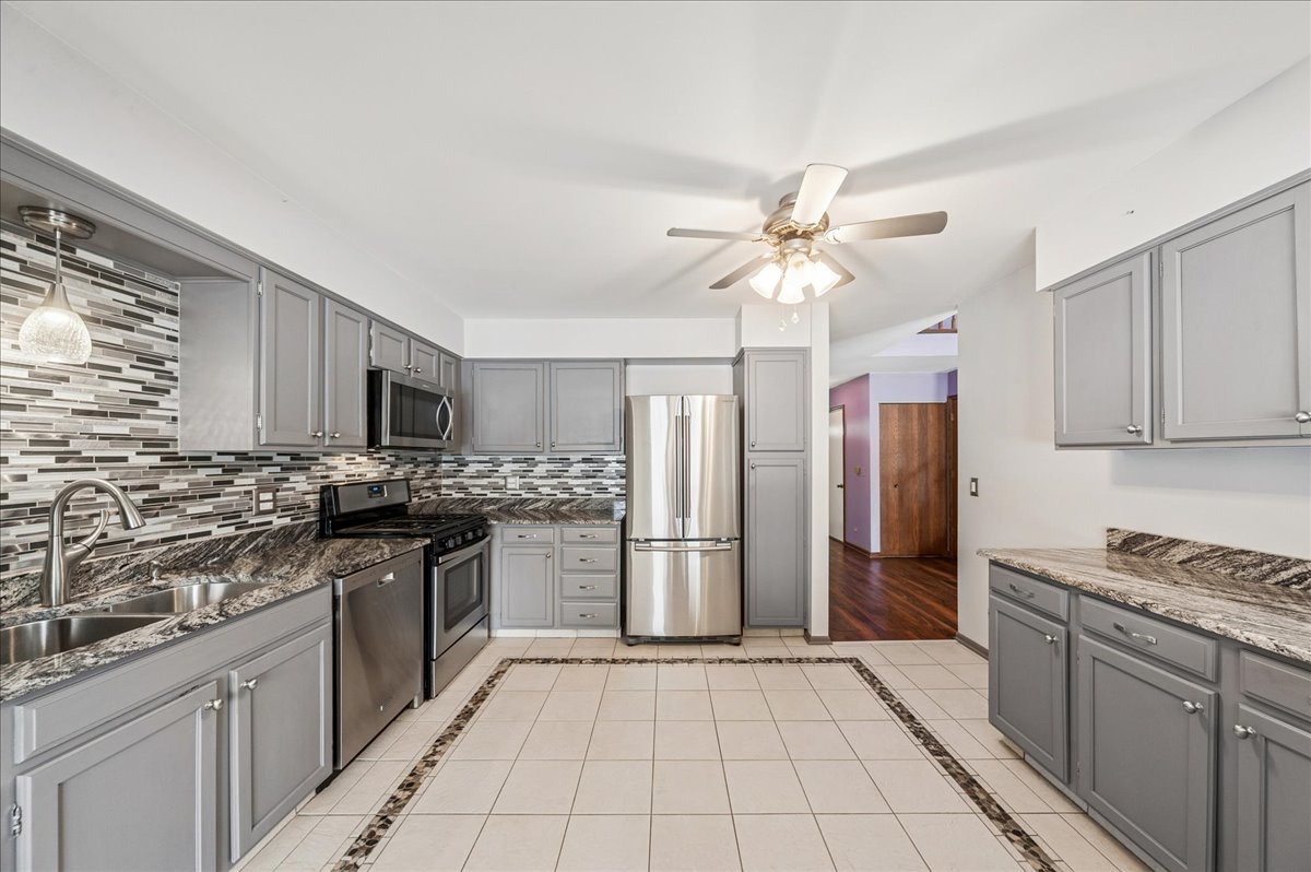 216 Country Club Drive, Prospect Heights, IL 60070