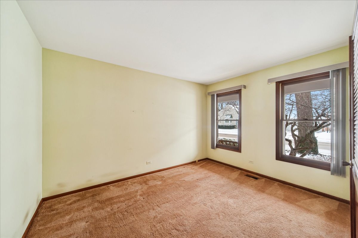 216 Country Club Drive, Prospect Heights, IL 60070