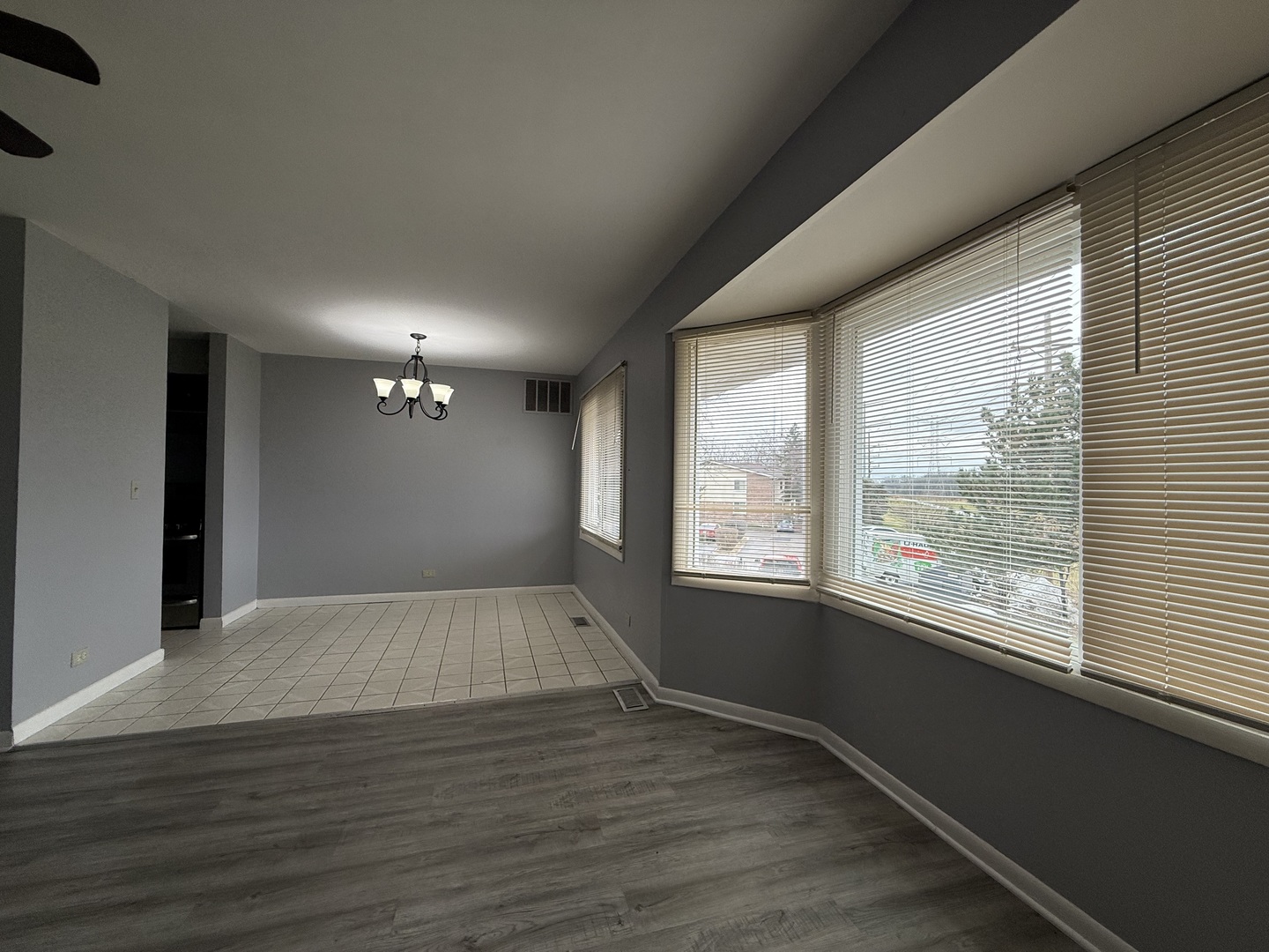 3108 Roberts Drive #6, Woodridge, IL 60517