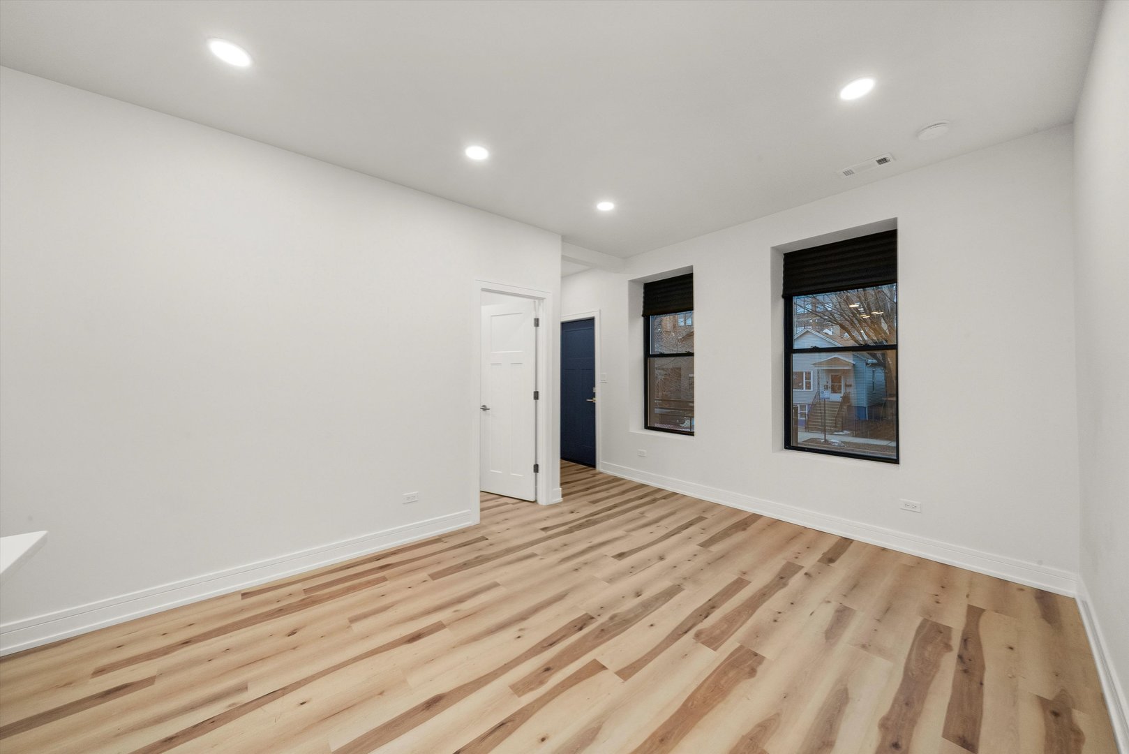 1040 W 34th Place, Chicago, IL 60608