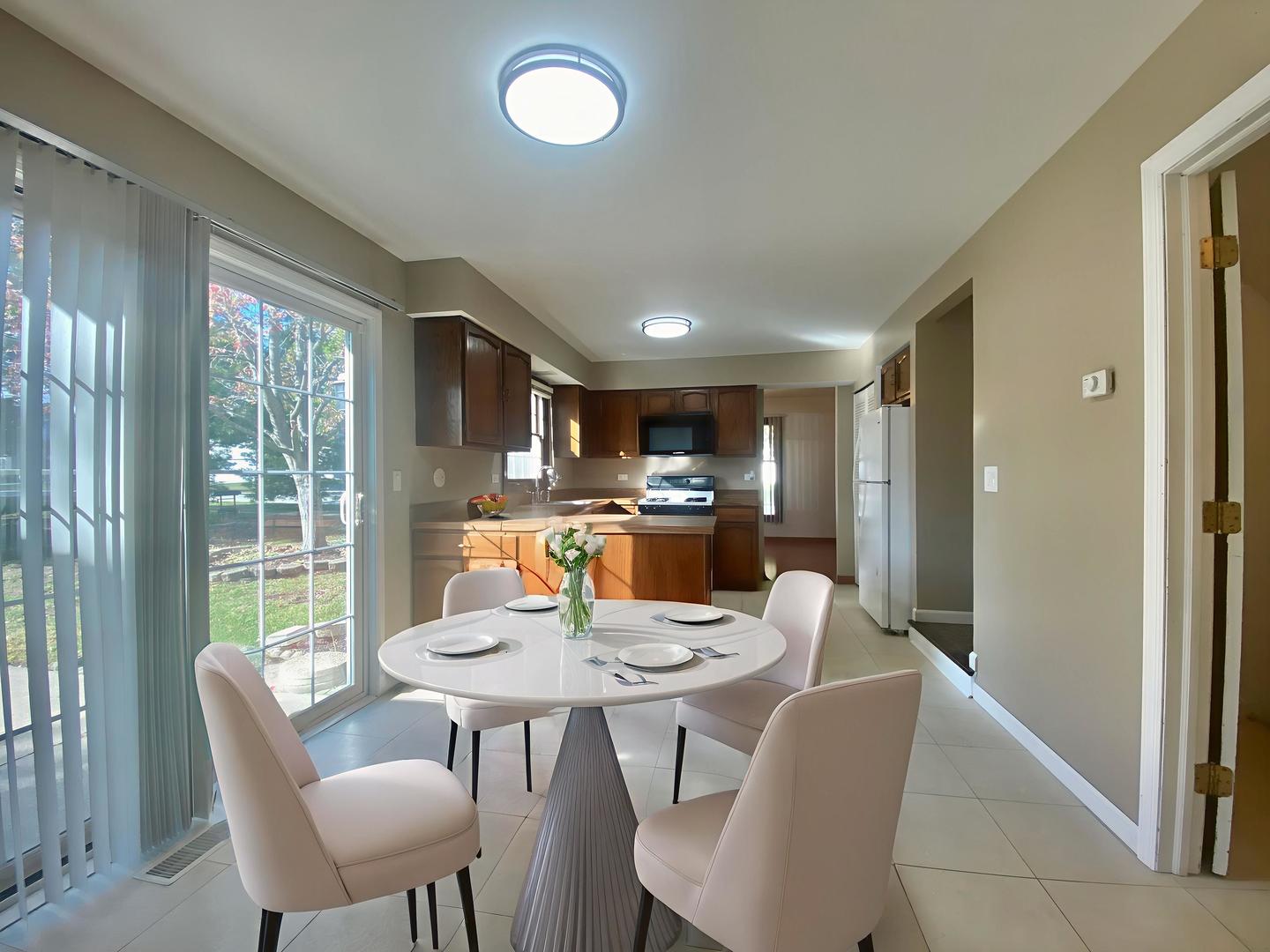 30 Wildwood Drive, Roselle, IL 60172