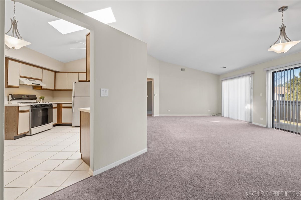 1630 W Pheasant Trail Drive #2, Arlington Heights, IL 60004