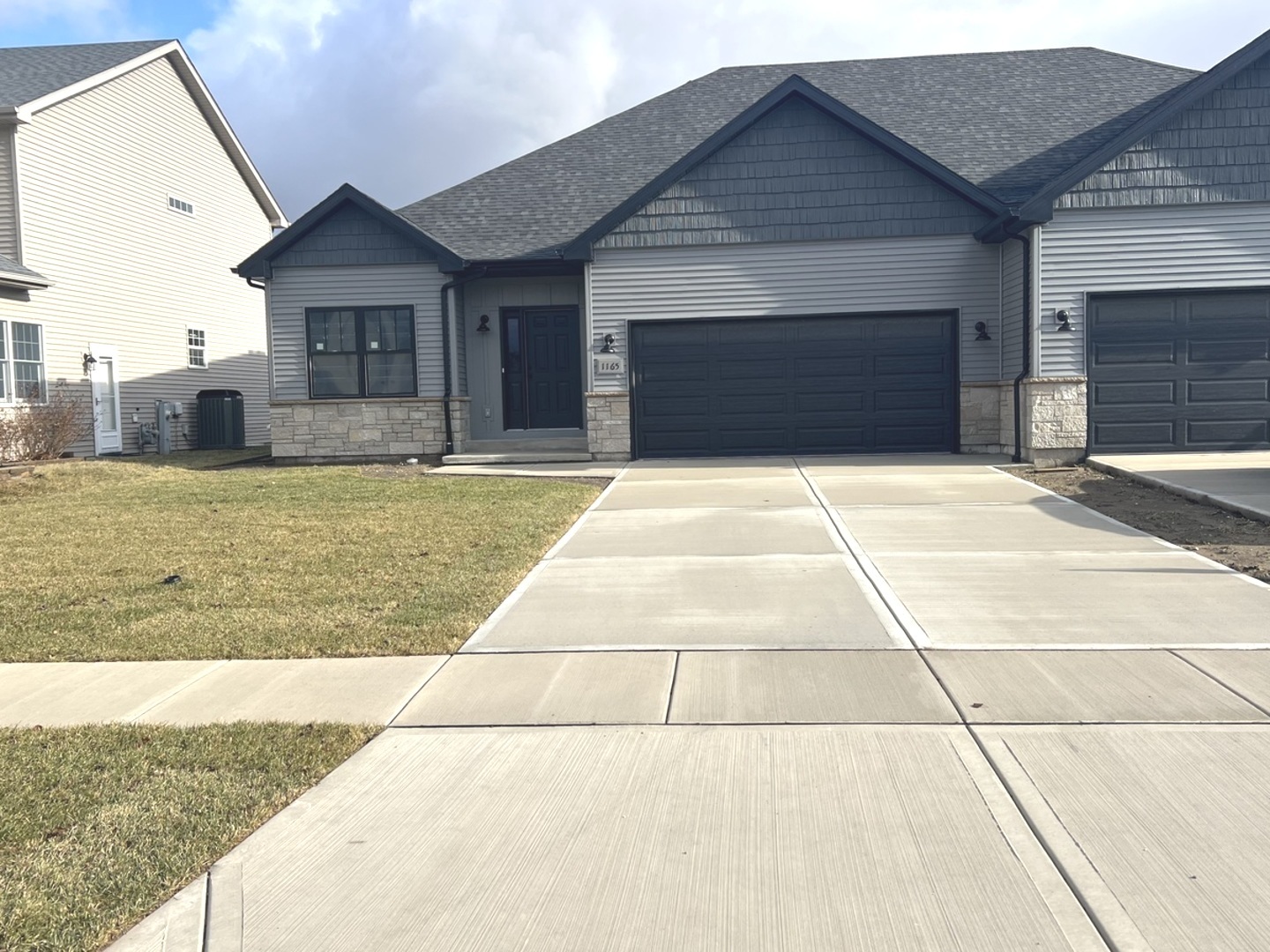 1165 S Farmstone Drive, Diamond, IL 60416