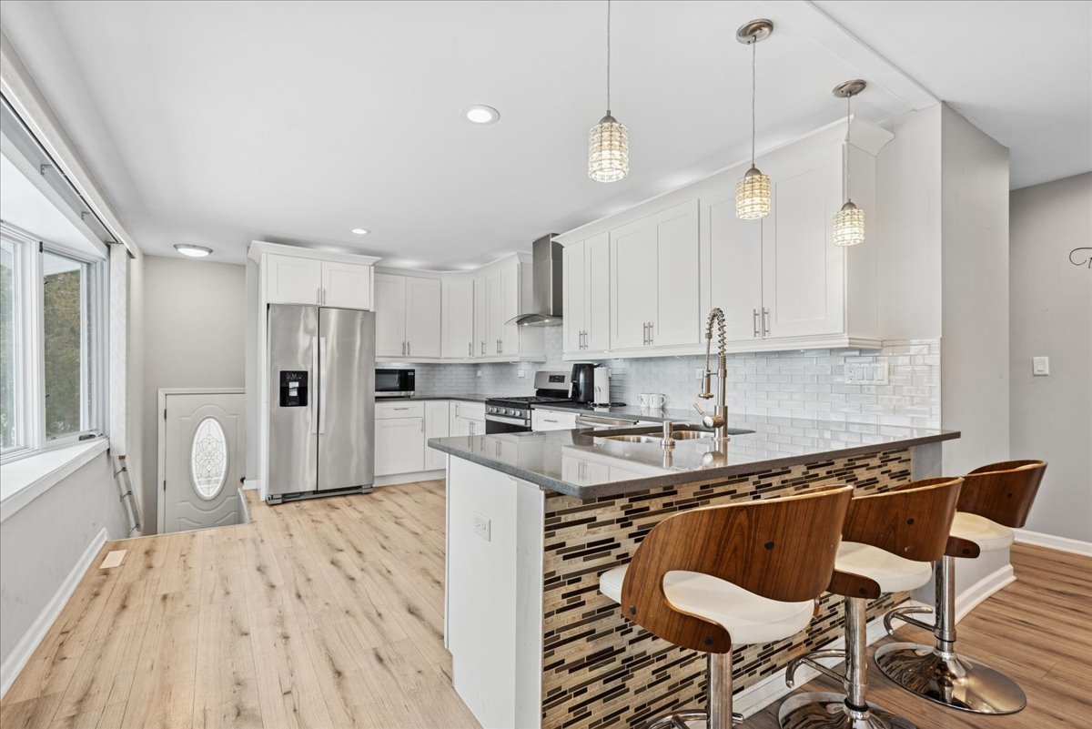 128 Mccabe Drive, Streamwood, IL 60107