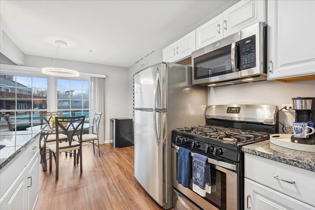 1135 Mount Vernon Court #B, Wheaton, IL 60189