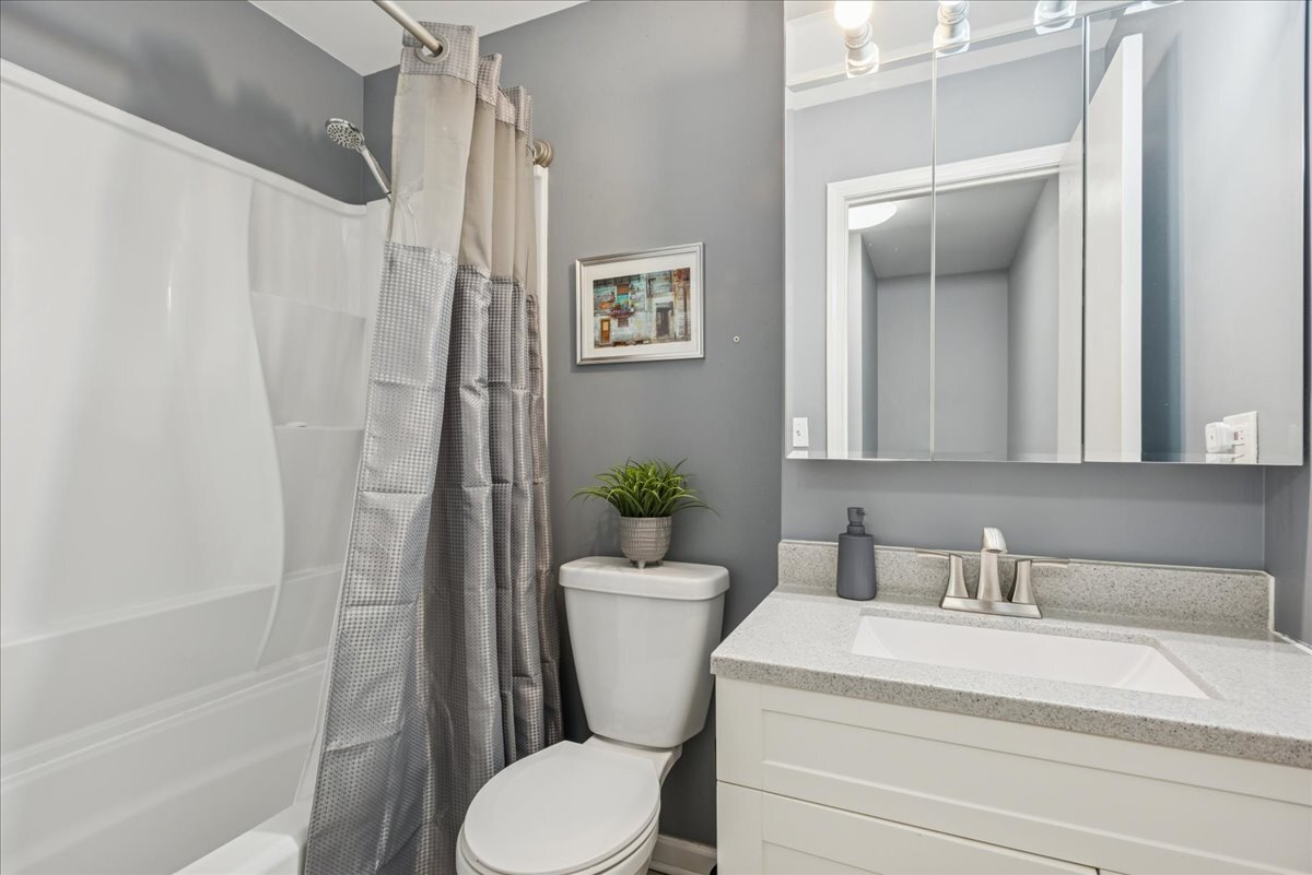 1135 Mount Vernon Court #B, Wheaton, IL 60189