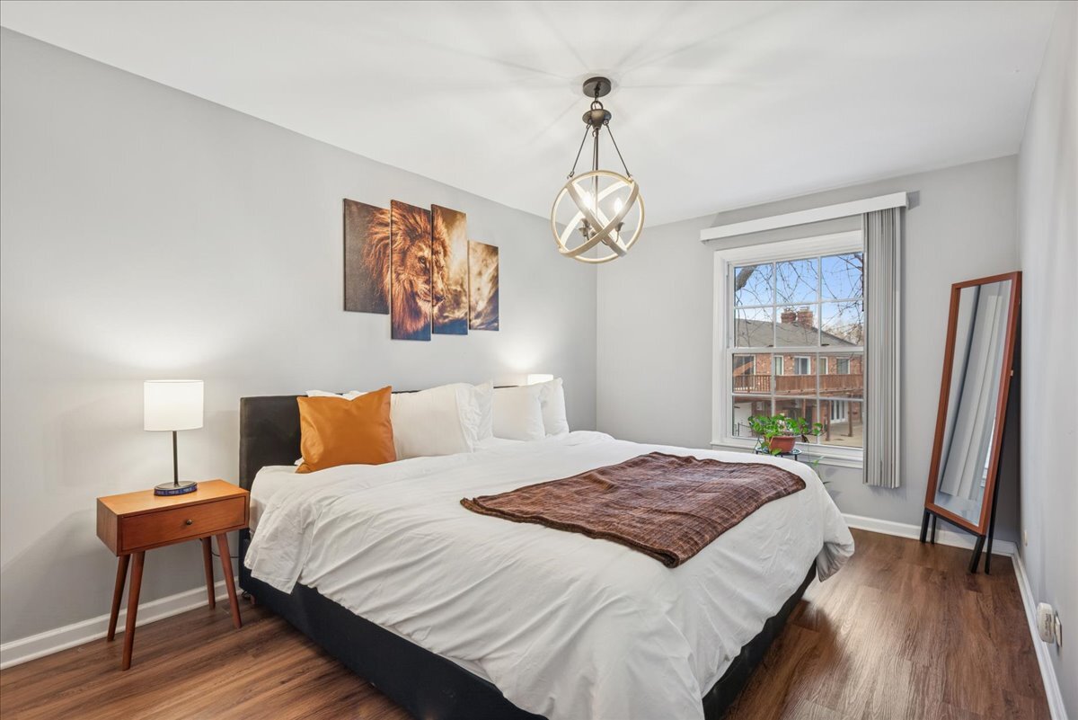 1135 Mount Vernon Court #B, Wheaton, IL 60189