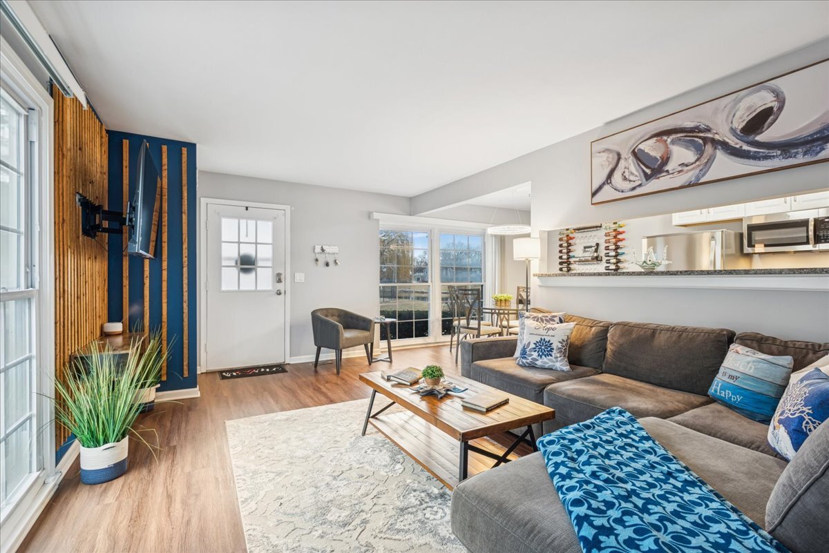 1135 Mount Vernon Court #B, Wheaton, IL 60189