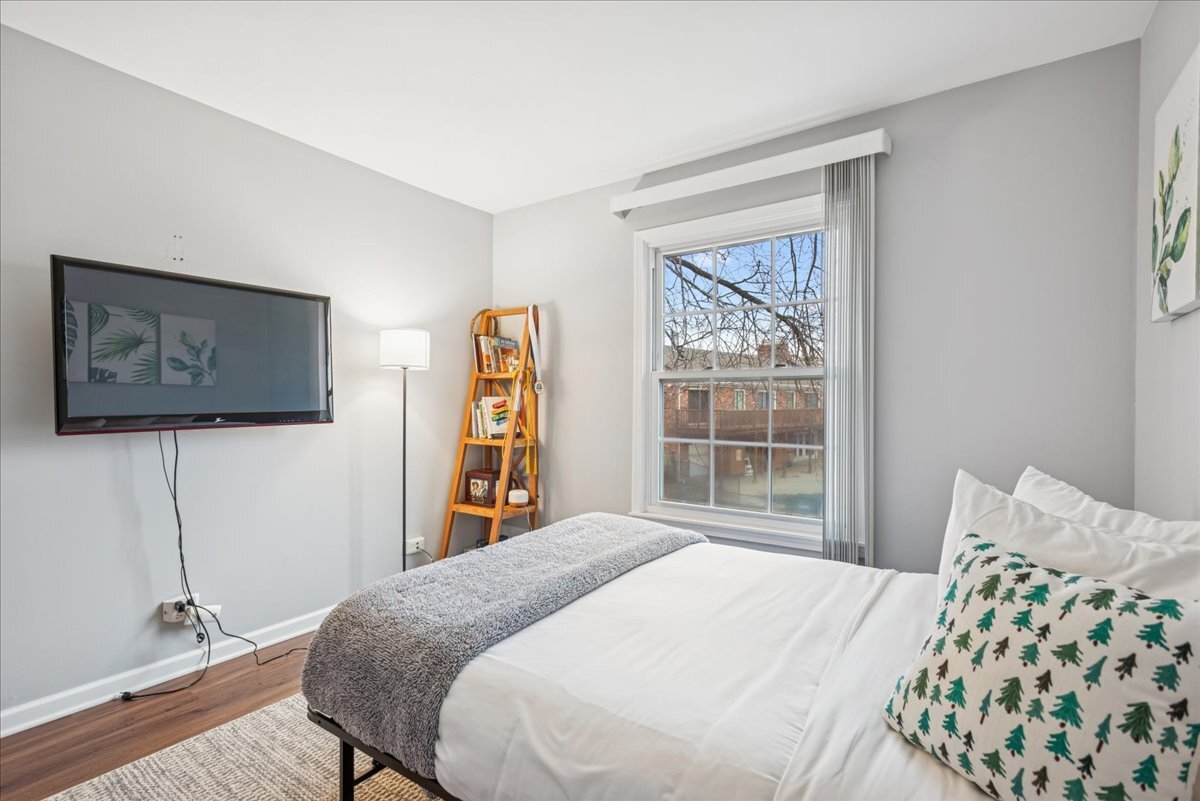 1135 Mount Vernon Court #B, Wheaton, IL 60189