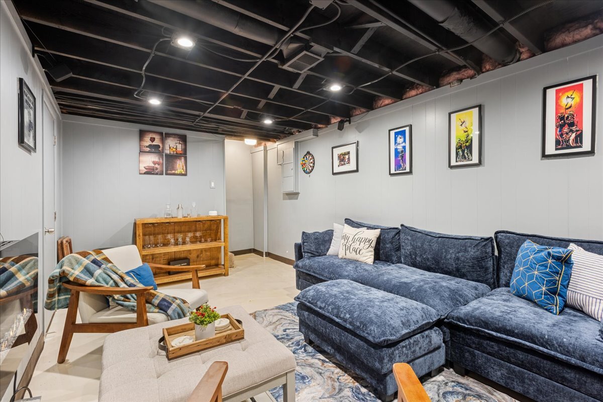 1135 Mount Vernon Court #B, Wheaton, IL 60189