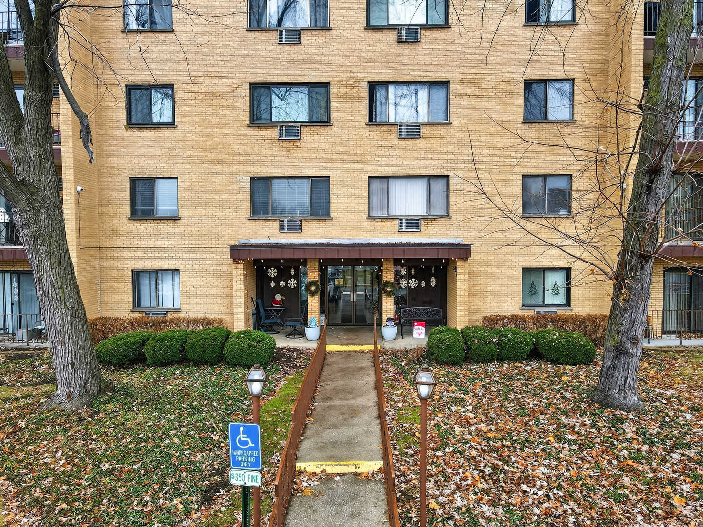6670 S BRAINARD Avenue #209, Countryside, IL 60525