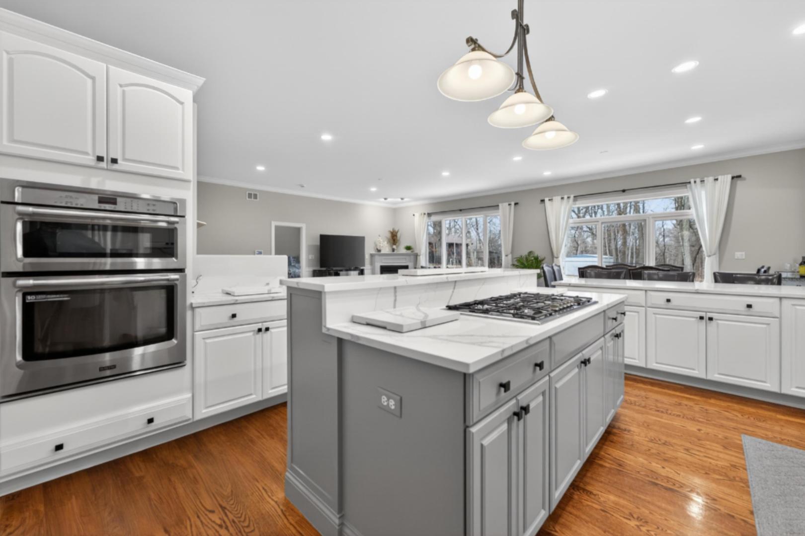 127 Rose Drive, Bloomingdale, IL 60108