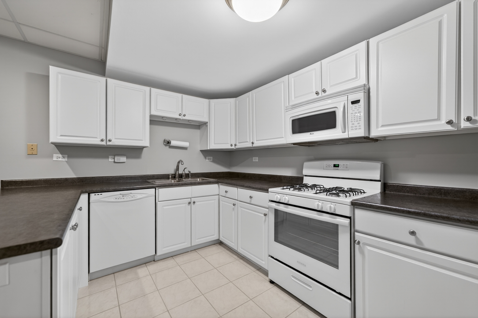 127 Rose Drive, Bloomingdale, IL 60108