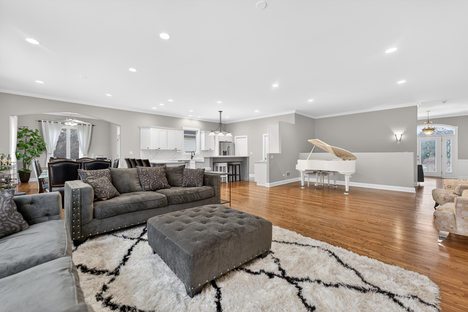 127 Rose Drive, Bloomingdale, IL 60108