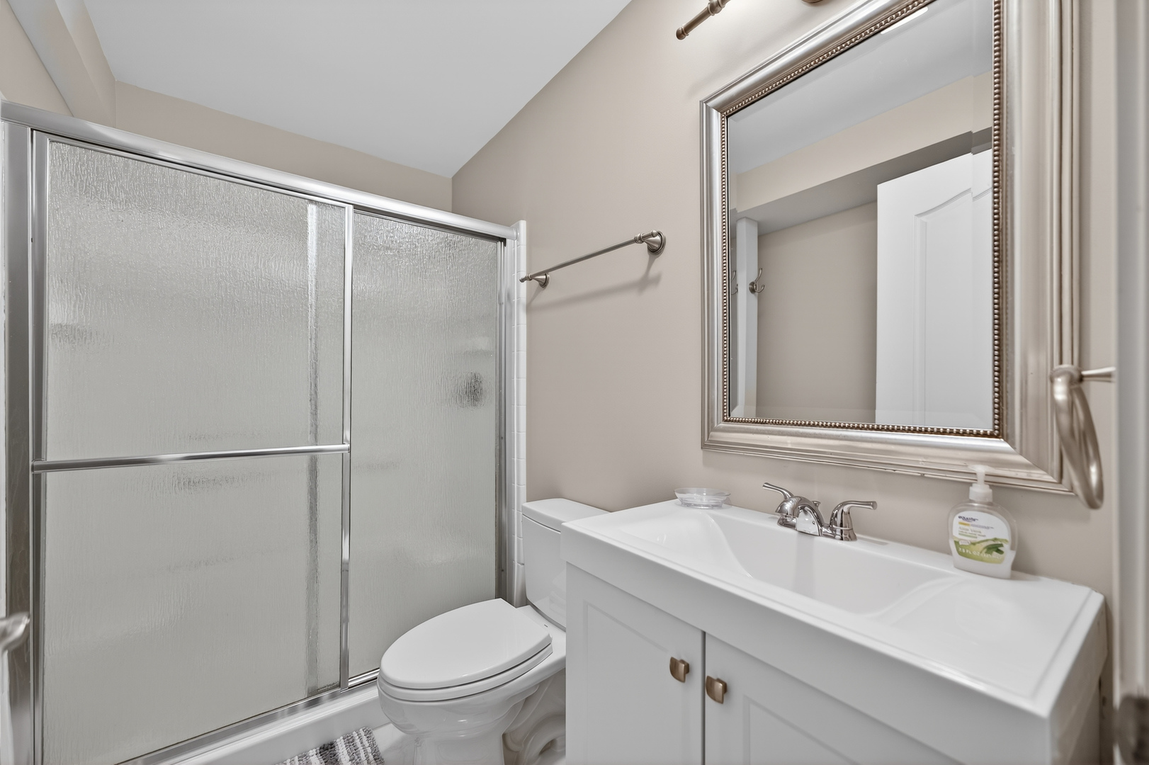 127 Rose Drive, Bloomingdale, IL 60108