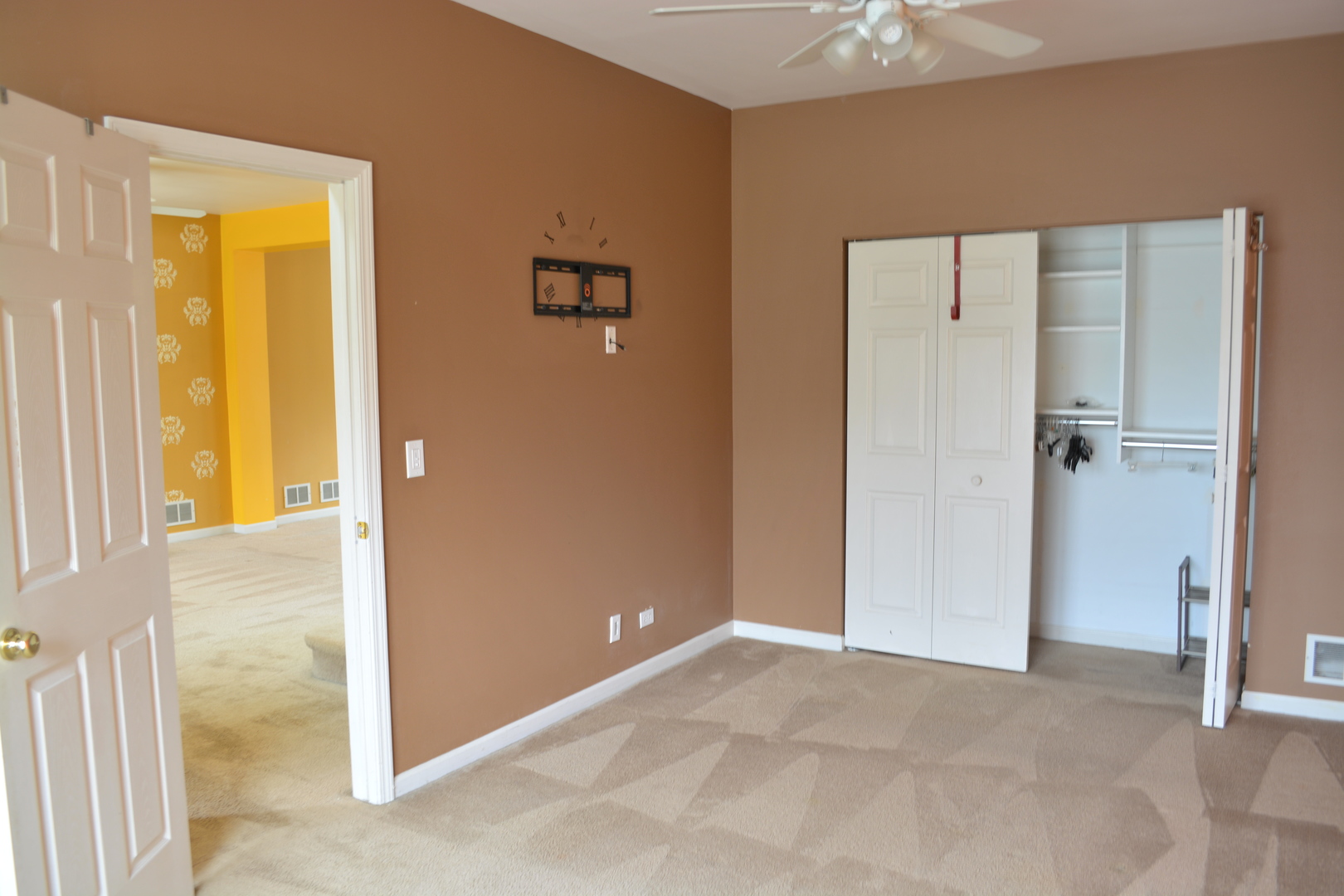 2068 NORWICH Drive, Bartlett, IL 60103