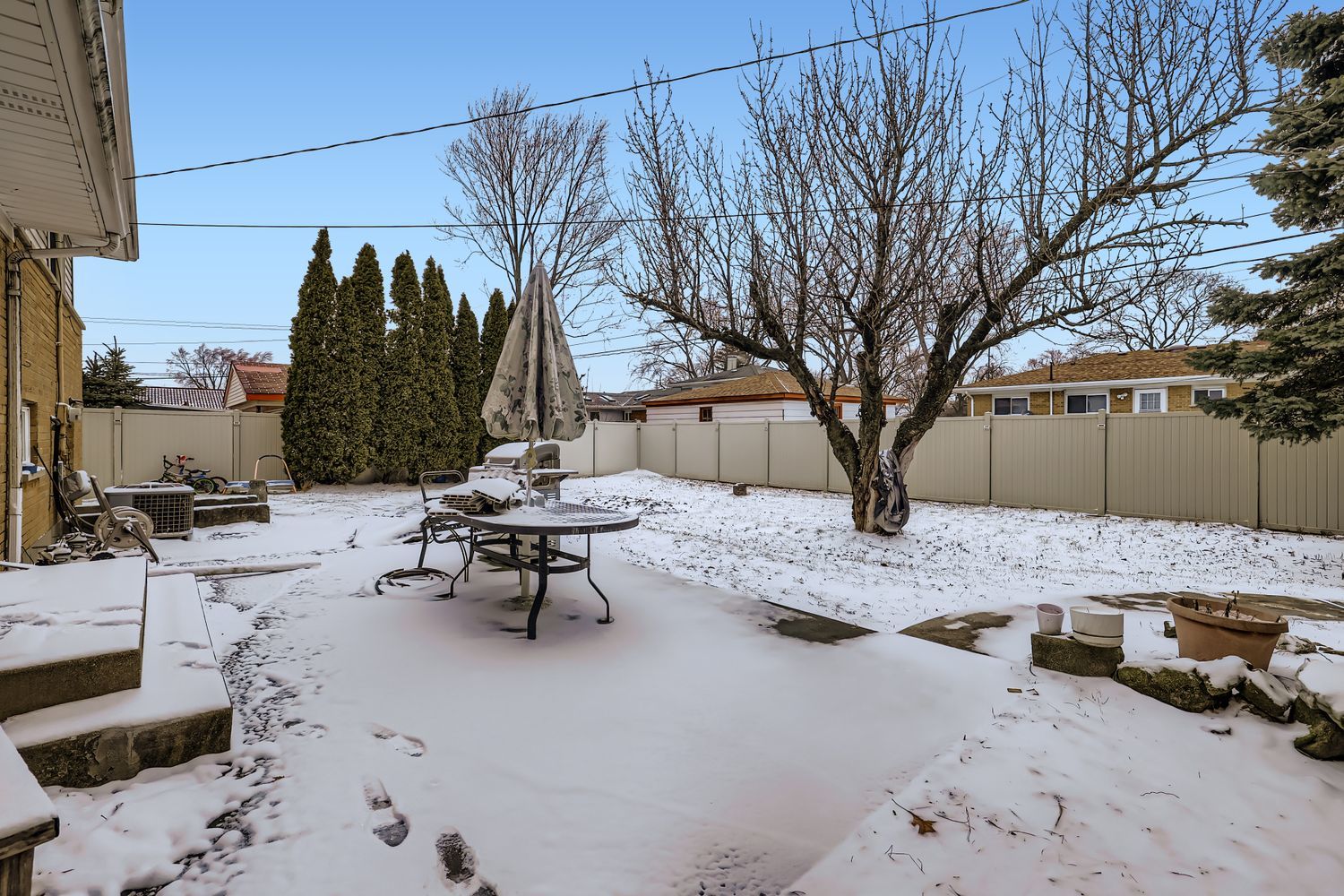 887 Ingram Place, Des Plaines, IL 60016