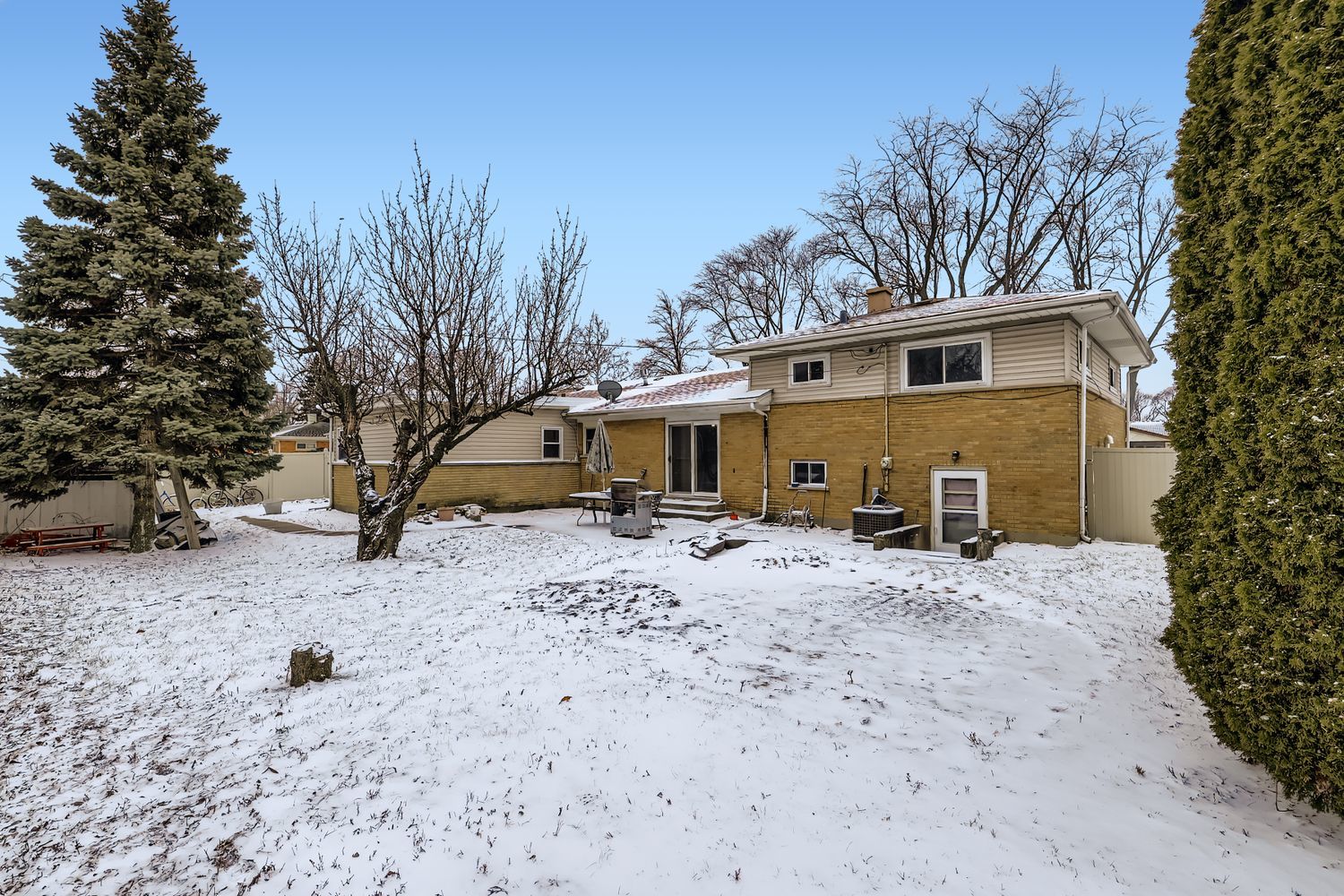 887 Ingram Place, Des Plaines, IL 60016
