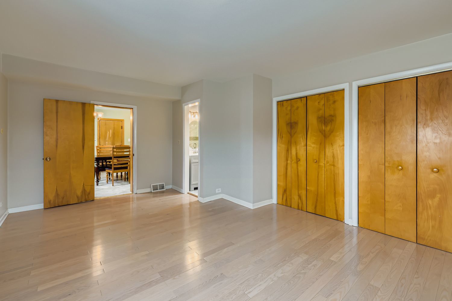 887 Ingram Place, Des Plaines, IL 60016