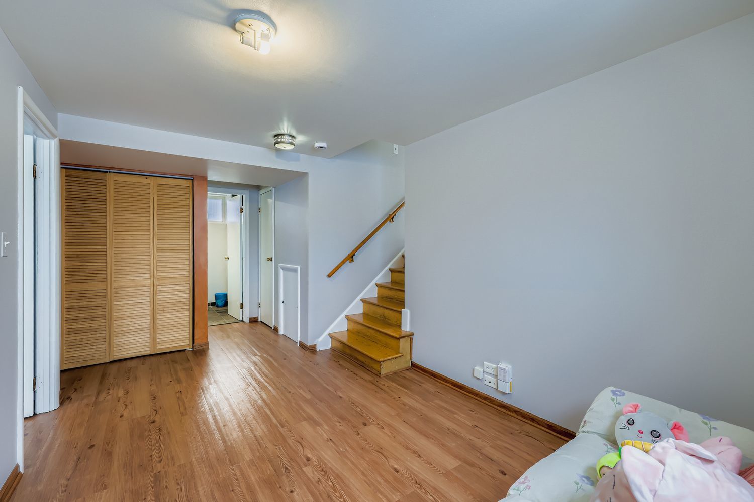 887 Ingram Place, Des Plaines, IL 60016