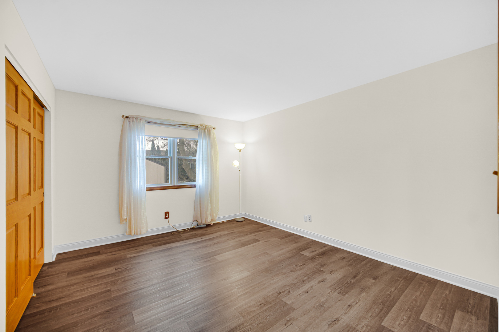 5213 W Greenbrier Drive, McHenry, IL 60050