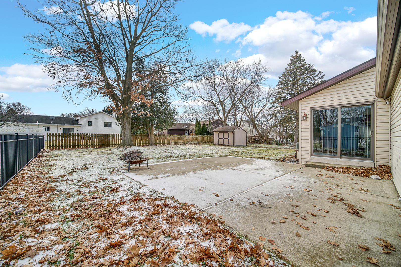 5213 W Greenbrier Drive, McHenry, IL 60050