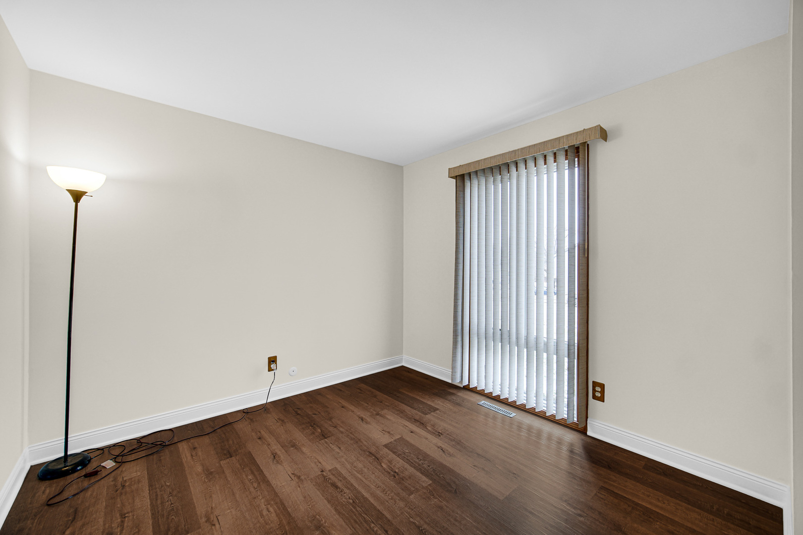 5213 W Greenbrier Drive, McHenry, IL 60050