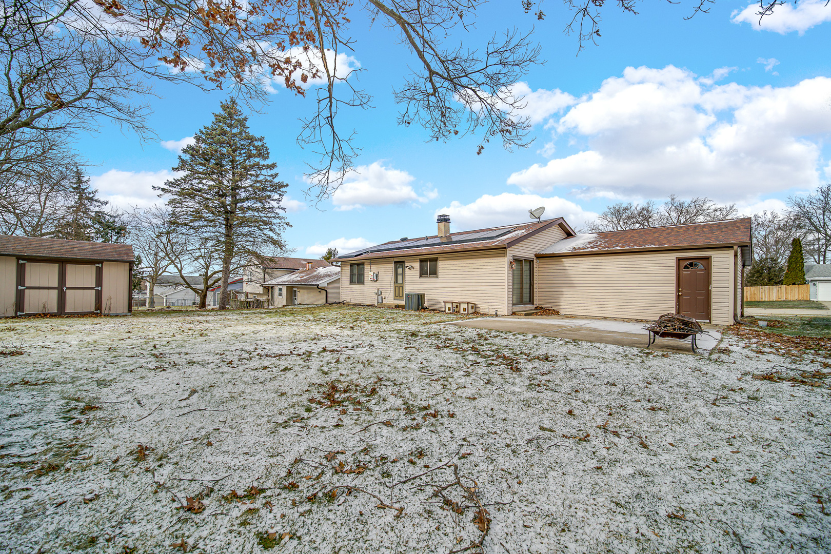 5213 W Greenbrier Drive, McHenry, IL 60050