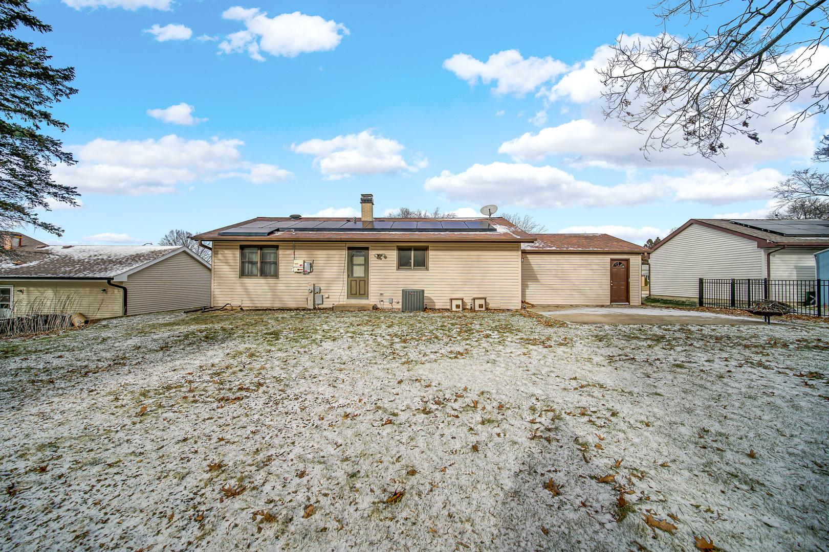 5213 W Greenbrier Drive, McHenry, IL 60050