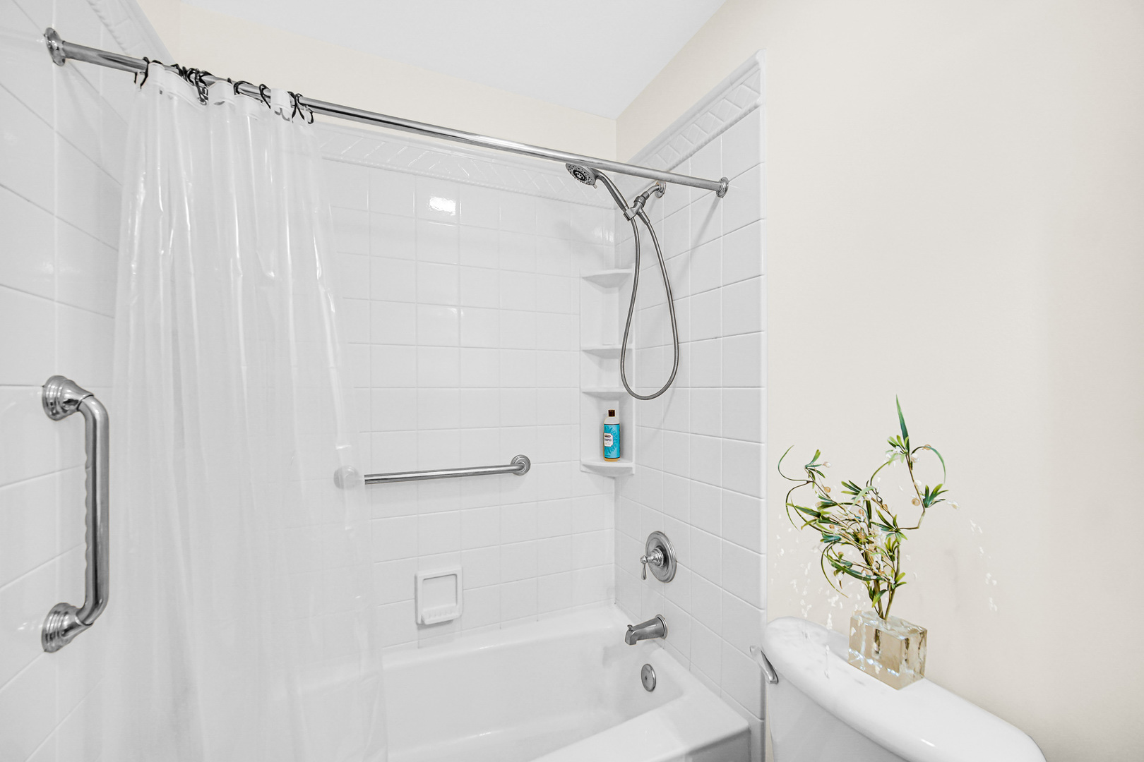 5213 W Greenbrier Drive, McHenry, IL 60050