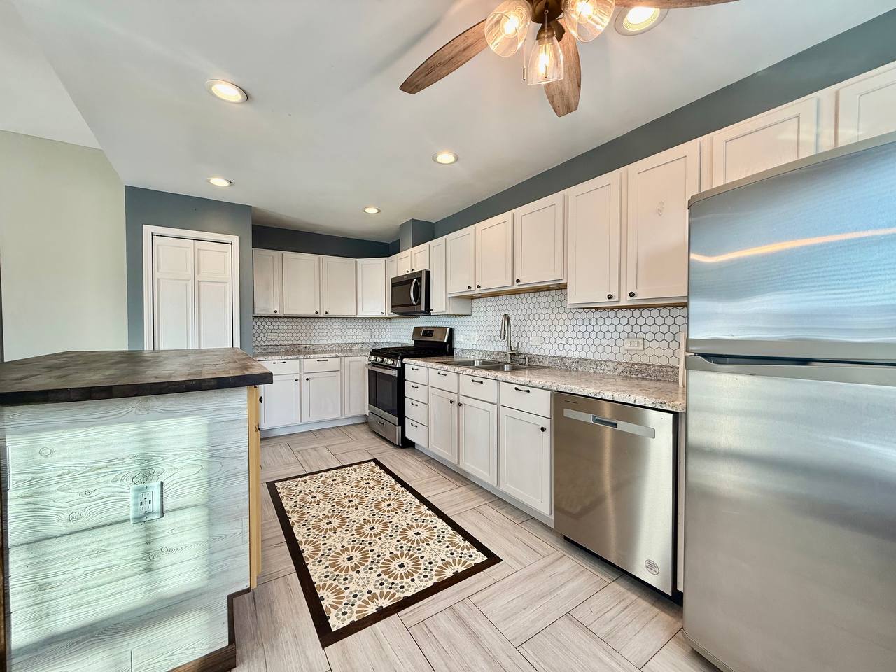 433 Gloria Lane #433, Oswego, IL 60543