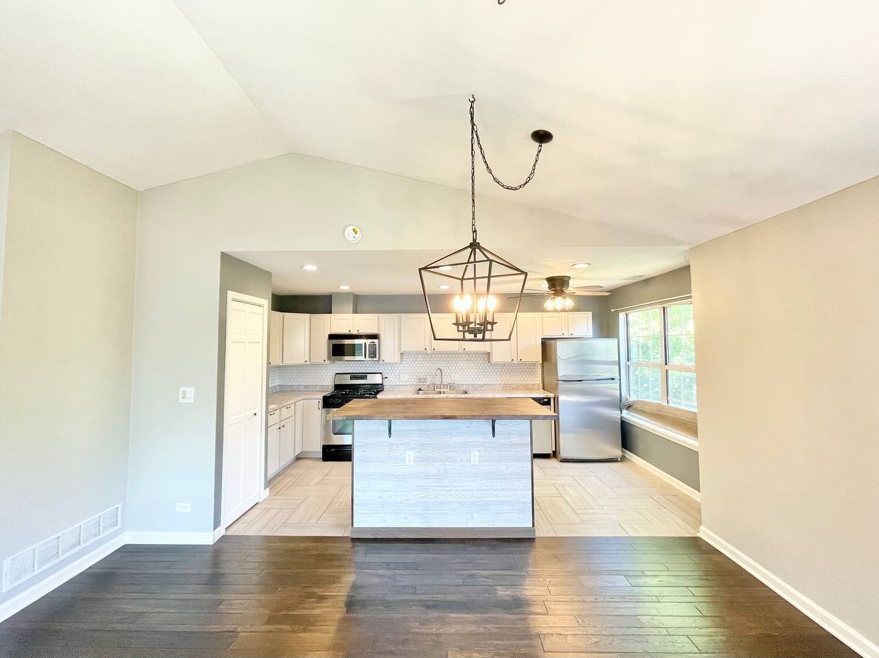 433 Gloria Lane #433, Oswego, IL 60543