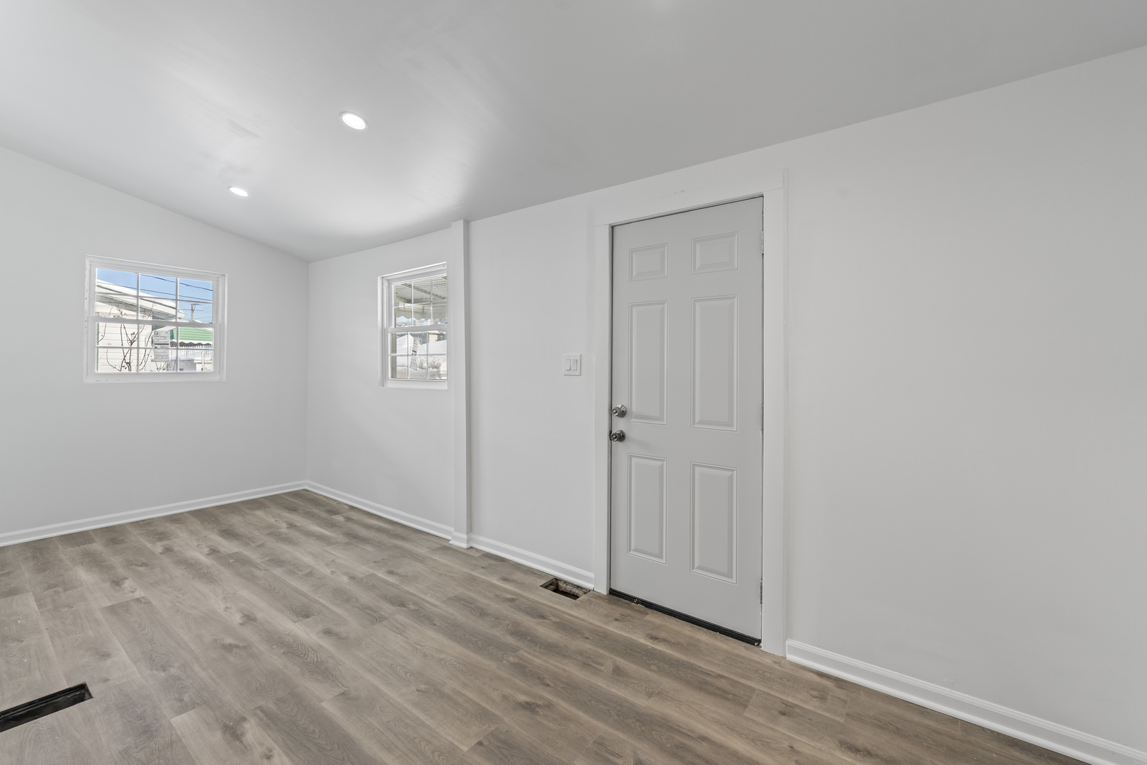 635 S 18th Avenue, Maywood, IL 60153