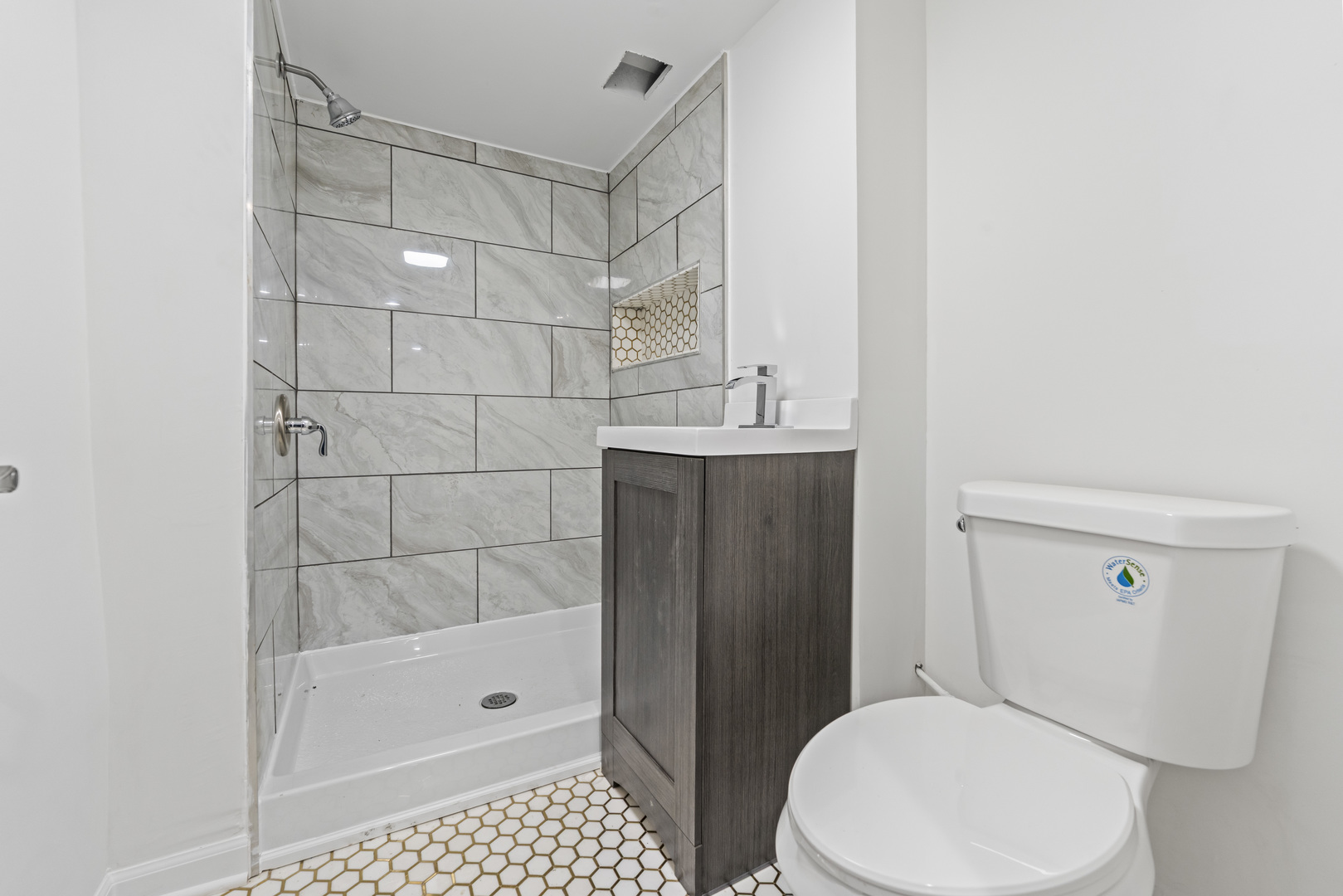 635 S 18th Avenue, Maywood, IL 60153