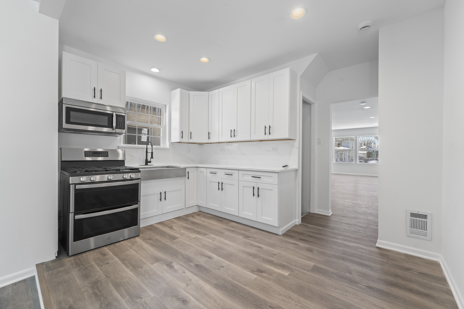 635 S 18th Avenue, Maywood, IL 60153