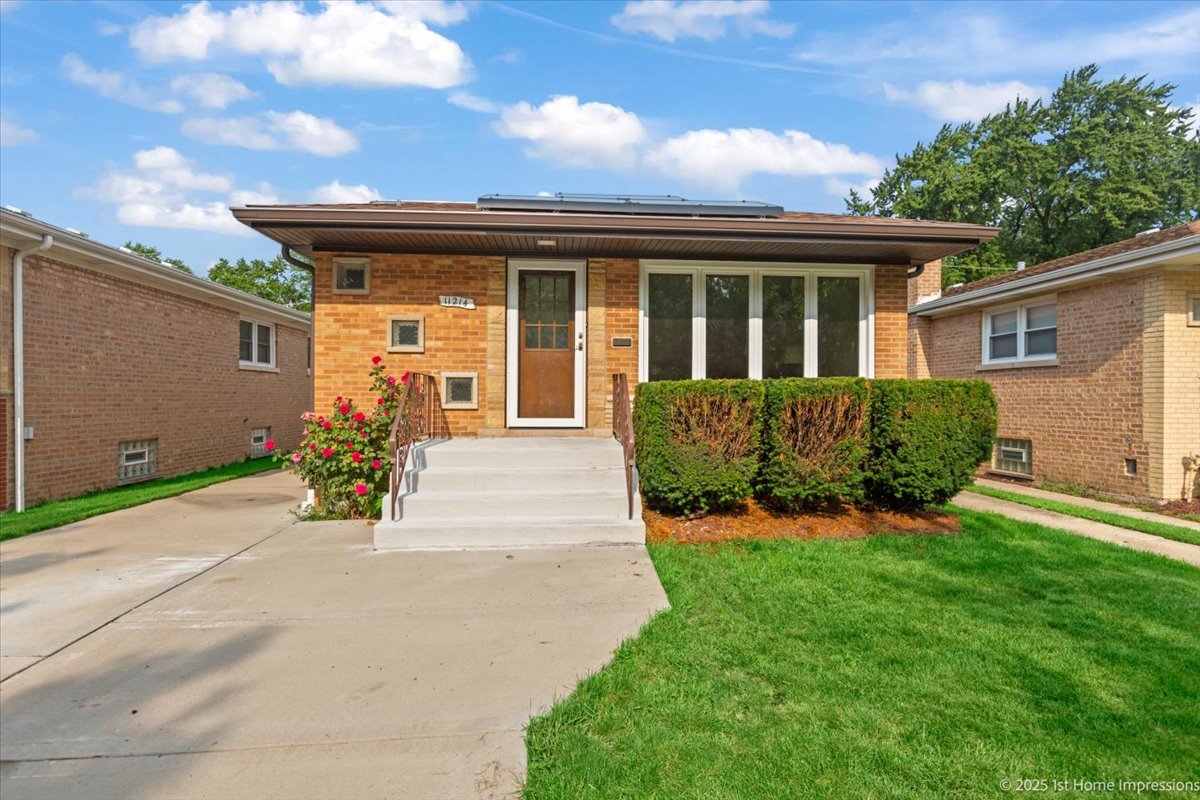 11214 S Sacramento Avenue, Chicago, IL 60655