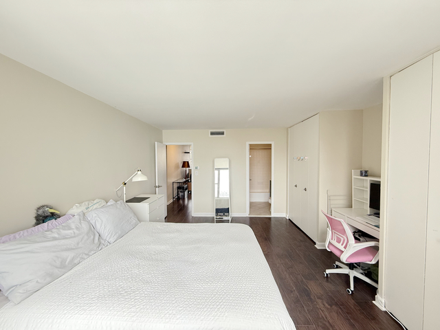 6301 N Sheridan Road #21E, Chicago, IL 60660