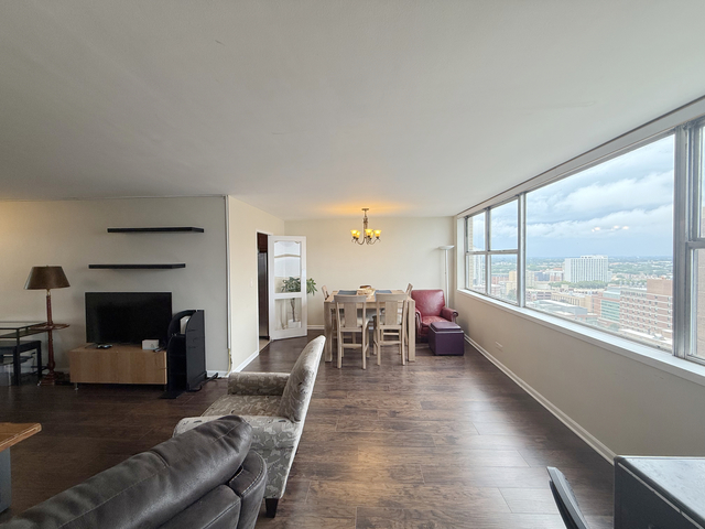 6301 N Sheridan Road #21E, Chicago, IL 60660