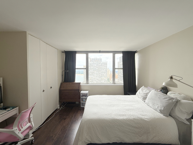 6301 N Sheridan Road #21E, Chicago, IL 60660